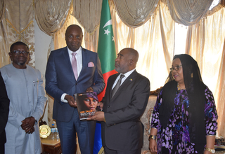 Son Excellence Monsieur Azali Assoumani Président de l'Union des Comores reçoit le rapport sur l'état de la population mondiale 2019