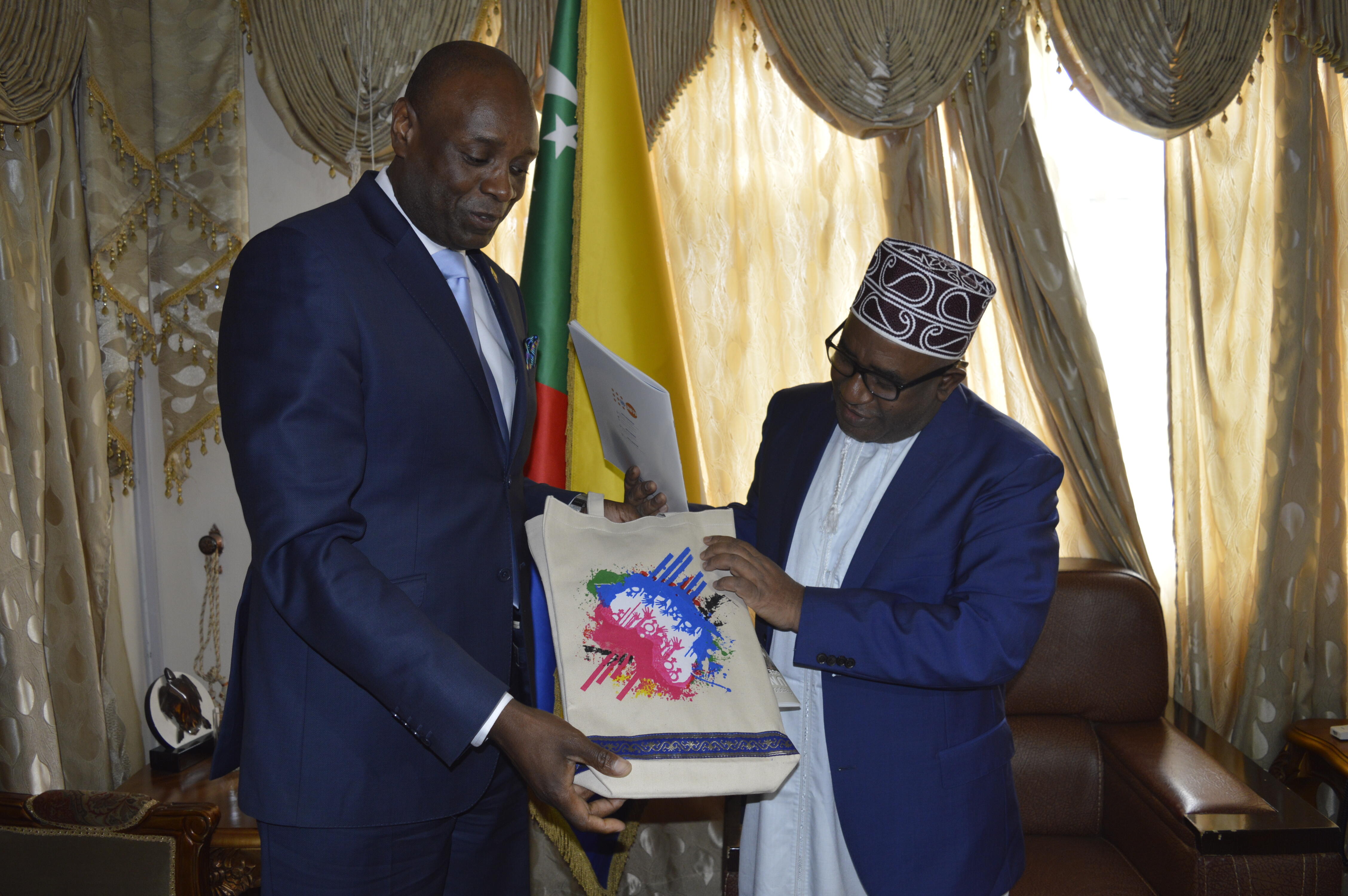 Monsieur Serge Bounda avec SE Azali Assoumani Président de l'Union des Comores